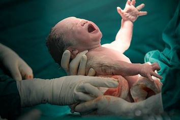 پرواز امید؛ نجات جان مادر و نوزاد سروآبادی