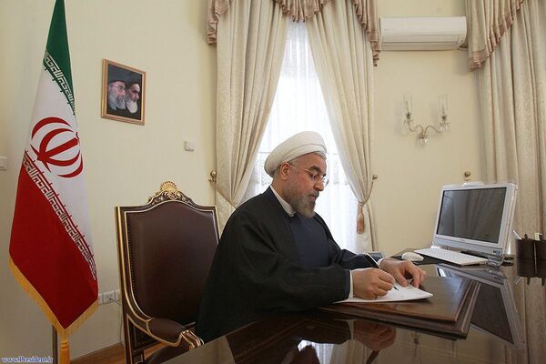 روحانی در پی سانحه سقوط هواپیمای مسافربری پاکستان در پیامی به نخست وزیر این کشور، ضمن ابراز همدردی، این مصیبت را به دولت و ملت پاکستان و خانواده قربانیان این حادثه تسلیت گفت.