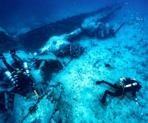 بقایای جسد خلبان آمریکایی بعد از هشتاد سال از زیر دریا بیرون کشیده شد