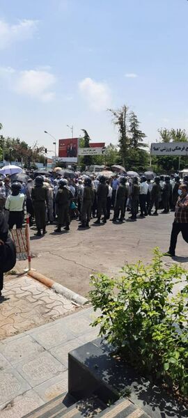 تجمع در مقابل درب ادارات مرکزی هما