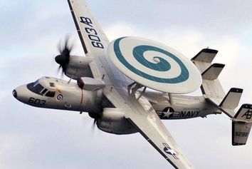 سقوط یک فروند هواپیمای آواکس نیروی دریایی آمریکا