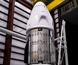 کپسول فضایی کرو دراگون به سکوی پرتاب منتقل شد