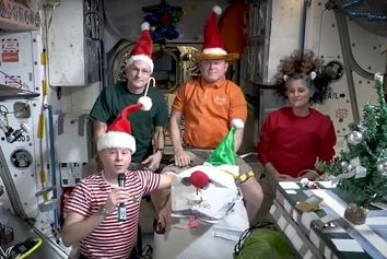 فیلم تبریک کریسمس فضانوردان ناسا از ایستگاه فضایی بین‌المللی