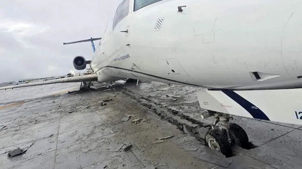 خروج هواپیمای مسافربری از باند