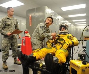 پرنده ای که برای پرواز با آن باید 