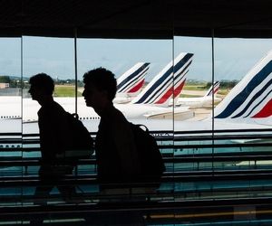 تعطیلی دو فرودگاه در فرانسه به دلیل اعتصاب کارکنان