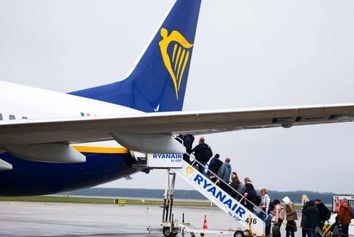 خطوط هواپیمایی
 باید به مسافران بریتانیا میزان کربن پروازها را اطلاع دهند