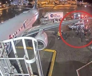 مسافر هواپیمای آلاسکا ایرلاینز در سیاتل درب اضطراری را باز و روی بال هواپیما رفت