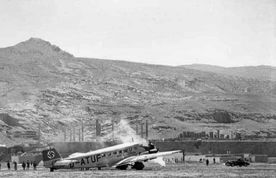 هواپیمای آلمانی
 در تخت جمشید سال ۱۳۱۲