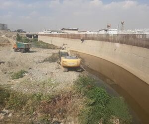لایروبی مسیل رودخانه کن برای پیشگیری از آب‌گرفتگی سطوح پروازی مهرآباد +فیلم

