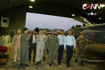 امیر دریادار سیاری از پایگاه هوایی شهید بابایی اصفهان بازدید کرد