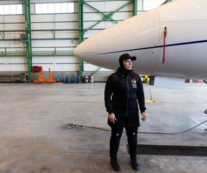 قوی‌ترین زن تبریزی با کشیدن یک هواپیما رکوردشکنی کرد! +فیلم

