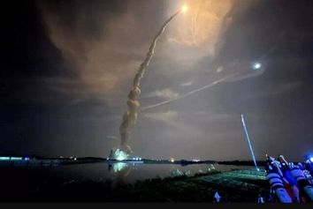 تصاویر ناسا از لحظه پرتاب موشک ماه
