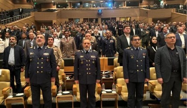 تاکید وزیر دفاع بر همکاری با شرکتهای دانشبنیان