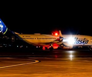 چراغ های شهر در داخل آسمان شب