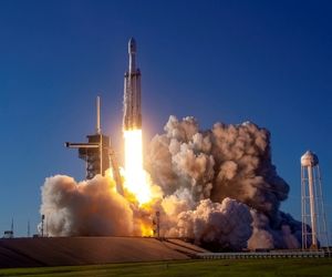 ناسا موشک فالکون هوی اسپیس ایکس را برای پرتاب قطعات اصلی ایستگاه قمری انتخاب کرد