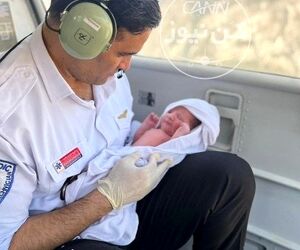 تولد نوزاد بر فراز آسمان خرم آباد + تصاویر