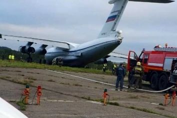 فرود اضطراری هواپیمای نظامی IL-76 روسیه در فرودگاه چرماشانکا کراسنویارسک