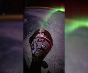 لحظه حیرت‌انگیز تقابل فضاپیمای استارلاینر با شفق قطبی