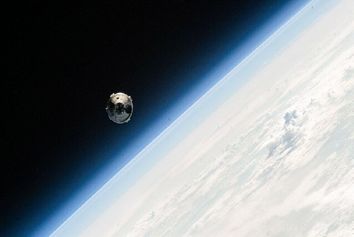 کپسول «استارلاینر» و سرنشینان آن دیرتر به زمین بازمی‌گردند