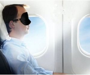 مهم‌ترین کارهایی که در هواپیما نباید انجام دهید
