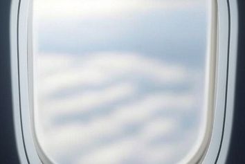 چرا پنجره‌ هواپیماها گرد هستند، نه چهارگوش؟