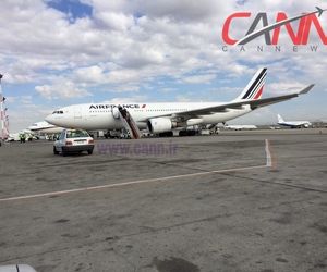 ورود سارا یگانه، مهماندار ۳۹ ساله ایرانی ایرفرانس به وطن پس از ۲۷ سال