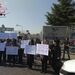 تجمع جمعی از خانواده های جانباختگان سانحه پرواز تهران-یاسوج در مقابل سازمان هواپیمایی کشوری