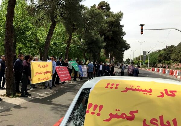 در خواست افزایش حقوق کارکنان بخش مراقبت پرواز