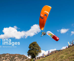پرواز ۷۰۰ خلبان پاراگلایدر بر فراز آسمان زنجان +تصاویر