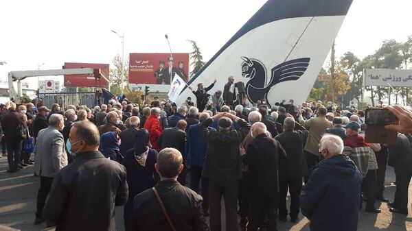 تصاویری از تجمع امروز بازنشستگان هما 