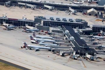 توقف موقت پروازها در فرودگاه فیلادلفیا 
به دلیل تهدید به بمب‌گذاری