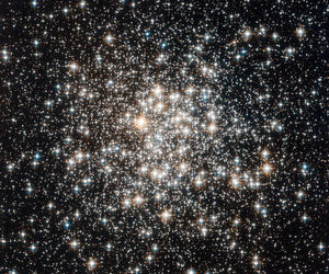 شب‌های پرستاره؛ استادیومی که با نور گوشی روشن می‌شود