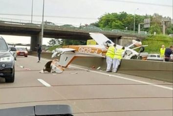 ۳نفر کشته در سانحه سقوط هواپیمای سبک در نزدیکی پاریس + فیلم