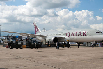 هواپیمای بوئینگ ۷۸۷ قطر ایرویز در فرودگاه دوحه دچار حادثه شد +فیلم

