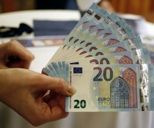 ارز‌های قاچاق مانع پرواز مسافر شد