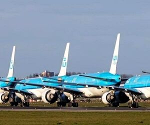 هواپیماهای پارک شده در فرودگاه Schiphol آمستردام