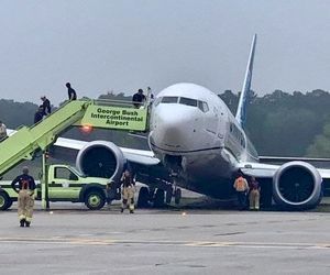 شکسته شدن ارابه فرود بویینگ شرکت یونایتد در هنگام فرود در فرودگاه هیوستون