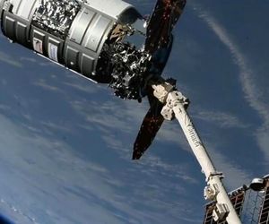 تحویل ۸۲۰۰ پوند لوازم و تجهیزات علمی در فضا