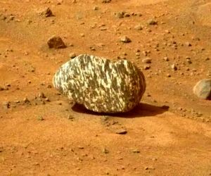 محققان ناسا از کشف یک سنگ «راه راه» در مریخ غافلگیر شدند