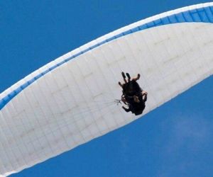 پاراگلایدار سوار کرجی از مرگ نجات یافت