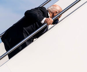 مامور سرویس مخفی آمریکا مسوول بالاوپایین رفتن بایدن از هواپیما شد