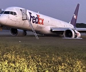 خروج بویینگ ۷۵۷ یک شرکت آمریکایی از باند به دلیل نقص ارابه فرود