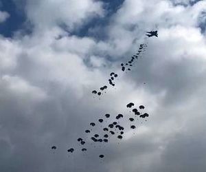 پرتاب کمک‌های بشردوستانه با هواپیما بر فراز غزه +فیلم