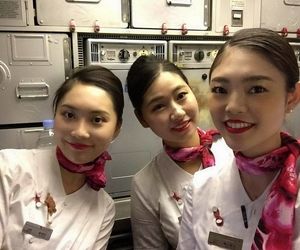 تصویر سه تن از مهمانداران هواپیمای مسافربری چاینا ایسترن که در سانحه امروز پرواز ۵۷۳۵، از کروی پرواز بودند.