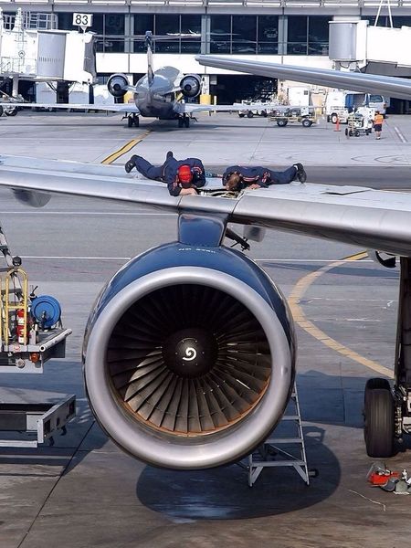 چک سبک هواپیما هر ۴۰۰ ساعت؛ راز ایمنی پرواز