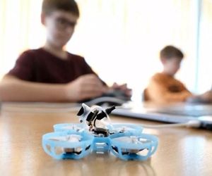 کودکان اهل لیتوانی در دوره‌ای آموزشی نحوه استفاده و ساخت پهپادها را یاد می‌گیرند