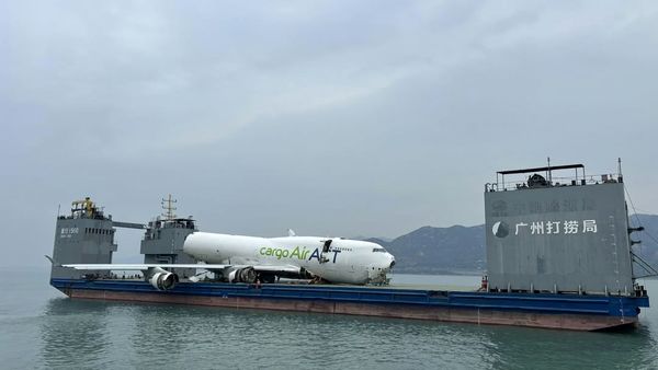 آخرین تصاویر از بقایای هواپیمای باری ترکیه که در هنگکنگ به دریا سقوط کرد