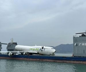 آخرین تصاویر از بقایای هواپیمای باری ترکیه که در هنگ‌کنگ به دریا سقوط کرد