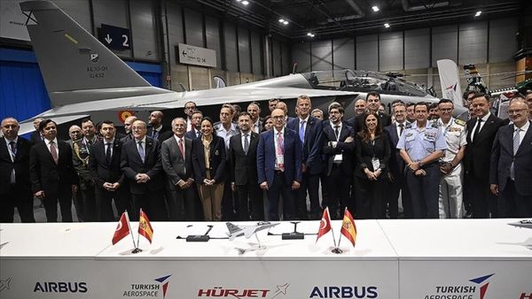 قرادادی میان اسپانیا و ترکیه در زمینه واردات و ساخت جنگنده‌های آموزشی امضا شد